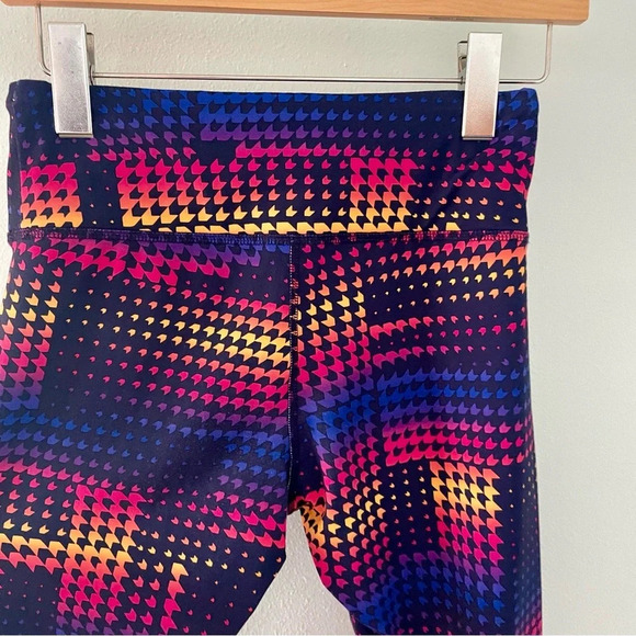 Brooks Greenlight Capri Tights Leggings in Sunset Maze size small - Picture 7 of 12